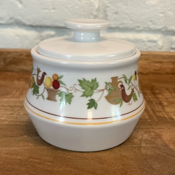 Noritake Homecoming Sugar Bowl with Lid 9002 Bird Fruit Basket Pattern - Picture 1 of 7